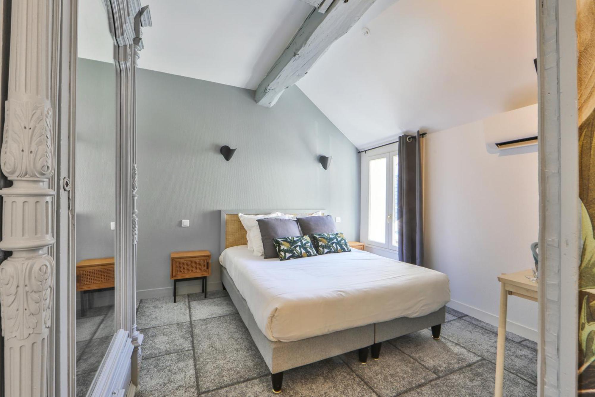 Logis Hotel & Restaurant Du Sauvage La Ferte-Gaucher Bilik gambar