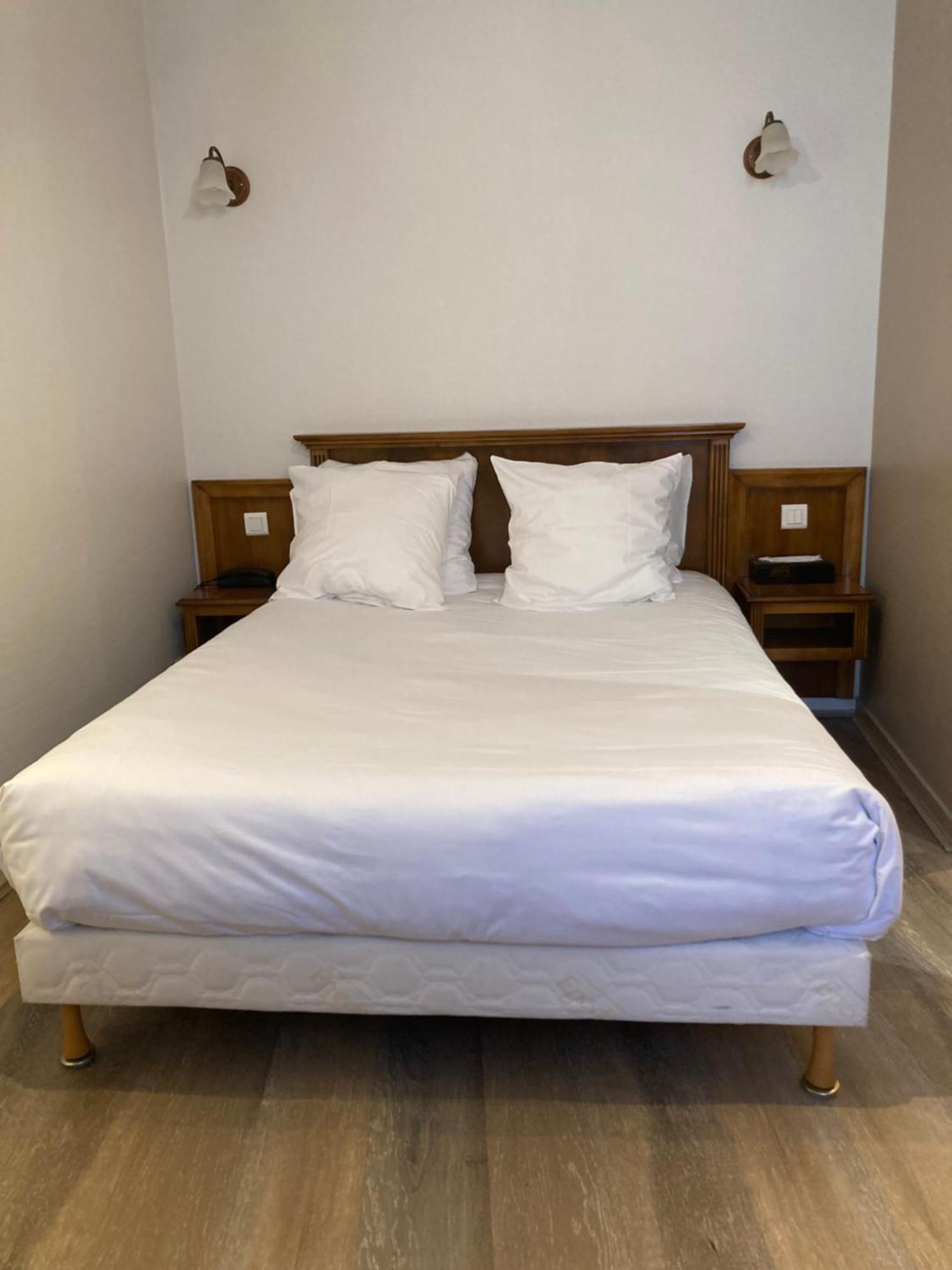 Logis Hotel & Restaurant Du Sauvage La Ferte-Gaucher Luaran gambar